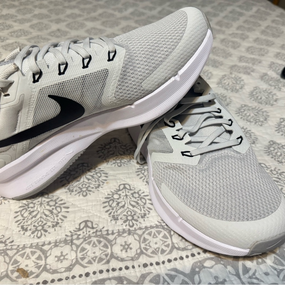 Nike Light Gray Athletic Shoes